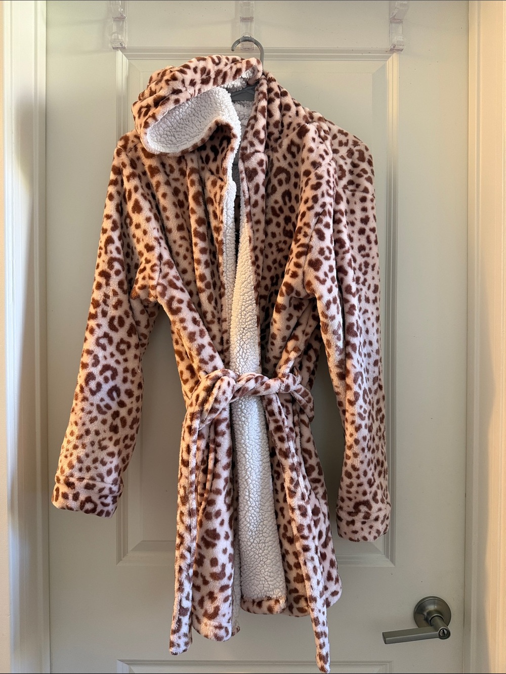 Target Women's Pink Leopard Print Cozy Fleece Robe with Sherpa Lining Size M/L